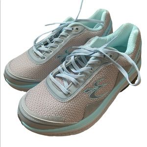 Munro blue and grey Gdefy sneakers